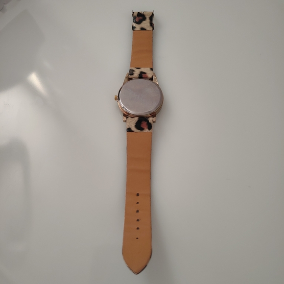 Leopard Print Cat Face Watch with Gold Tone Accents - Picture 8 of 8